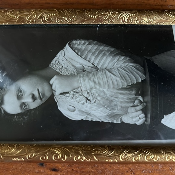 Antique K & Co. etched gold tone rectangular convex glass 6” x 3” picture frame - Picture 4 of 8